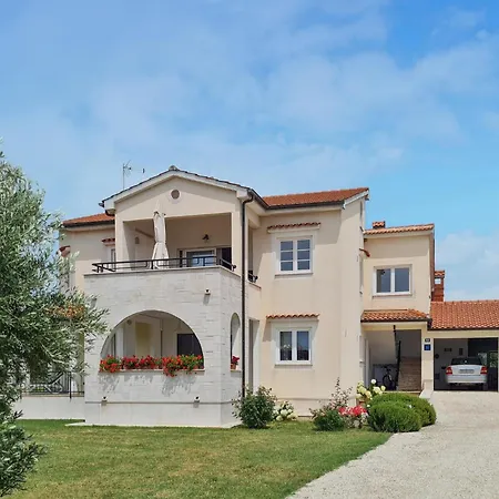 Ferienhaus Mario 2 *
